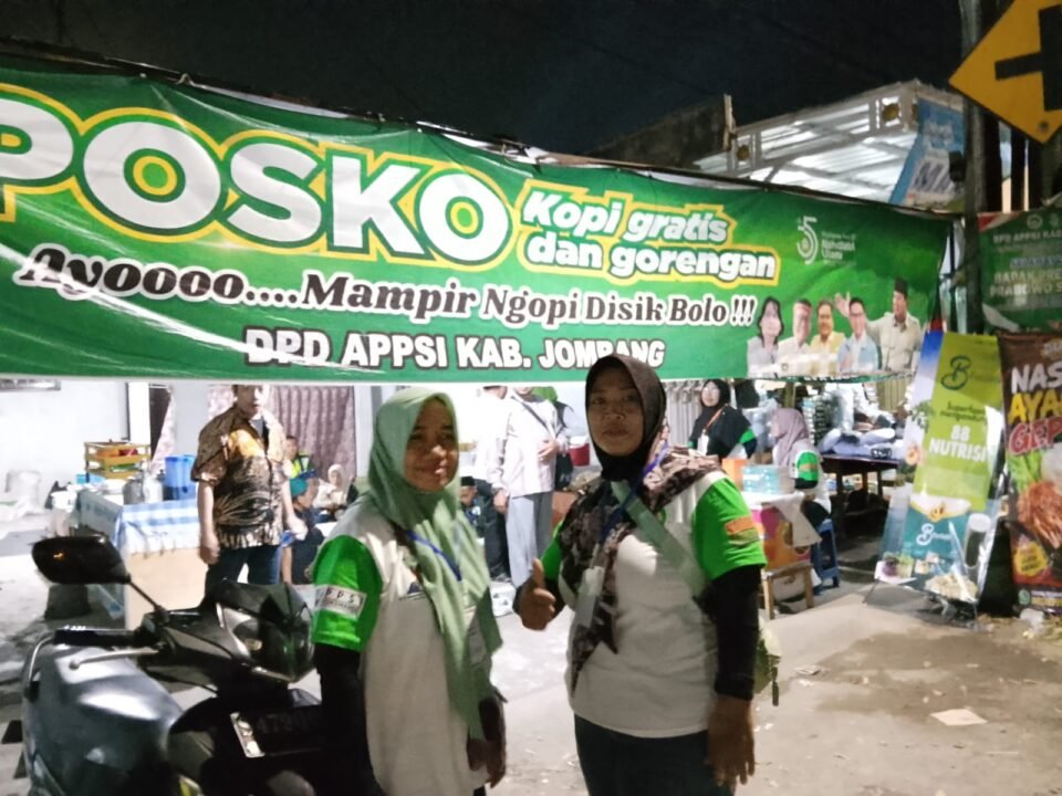 2 anggota DPD APPSI (Asosiasi Pedagang Pasar Seluruh Indonesia) ramah menyap muktamith