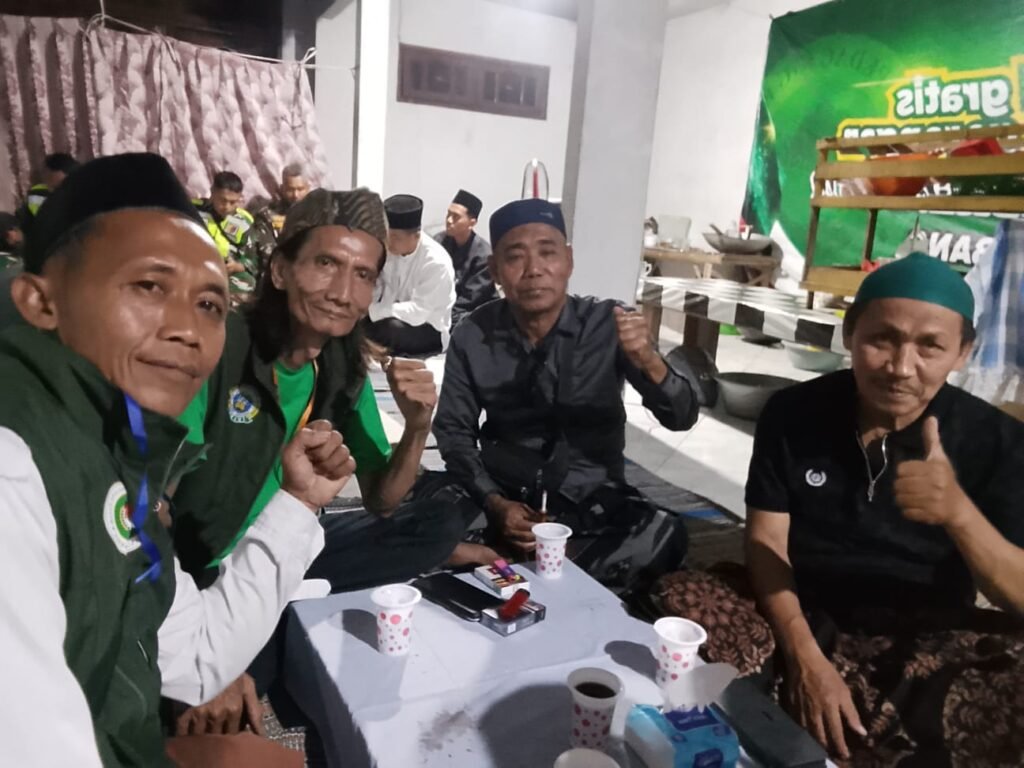 Ketua DPD APPSI Jombang dan Ketua DPD APPSI Sumenep ngopi di tempat gerai kopi gratis