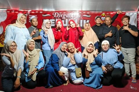 Semua panitia kegiatan berfoto bersama pada puncak kegiatan HUT RI ke 81