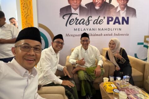 Ketua DPD PAN Kabupaten Malang sowan Ketua DPW Ahmad Rizqi Sadiq di Muktamar 35 NU,Teras de PAN Muktamar