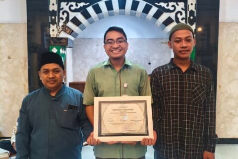 Dari kiri Bendahara PRPM Kasin Mochammad Sukron, Ketua PRPM Kasin Adi Candra Wijaya, Sekretaris PRPM Kasin Mochammad Rafly Ferdiansyah