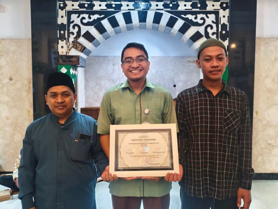 Dari kiri Bendahara PRPM Kasin Mochammad Sukron, Ketua PRPM Kasin Adi Candra Wijaya, Sekretaris PRPM Kasin Mochammad Rafly Ferdiansyah