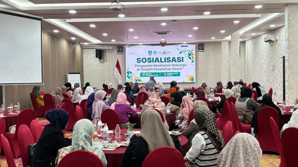 Suasana antusiasme puluhan peserta saat menyimak pemaparan materi dan penguatan langsung dari Anggota DPRD Jatim, Hikmah Bafaqih, di Savana Hotel & Convention Malang, Minggu (30/8/2026).