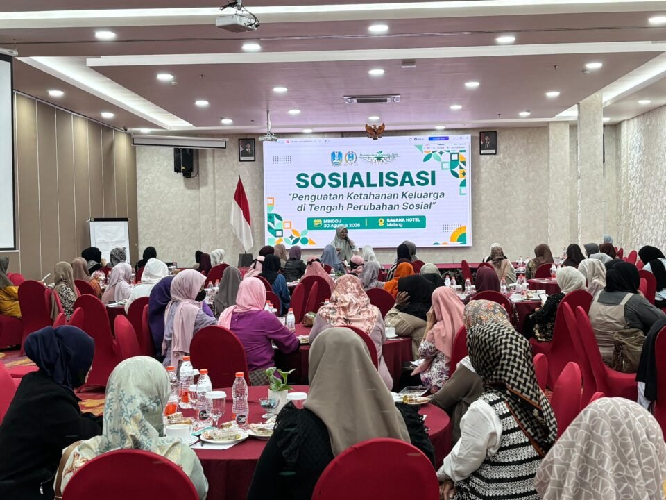 Suasana antusiasme puluhan peserta saat menyimak pemaparan materi dan penguatan langsung dari Anggota DPRD Jatim, Hikmah Bafaqih, di Savana Hotel & Convention Malang, Minggu (30/8/2026).