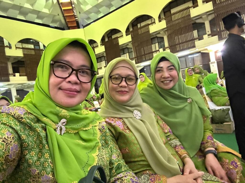 Prof Umi bersama Prof Ulfiah Uin Bandung dan Prof Wasilah STAIN Majene