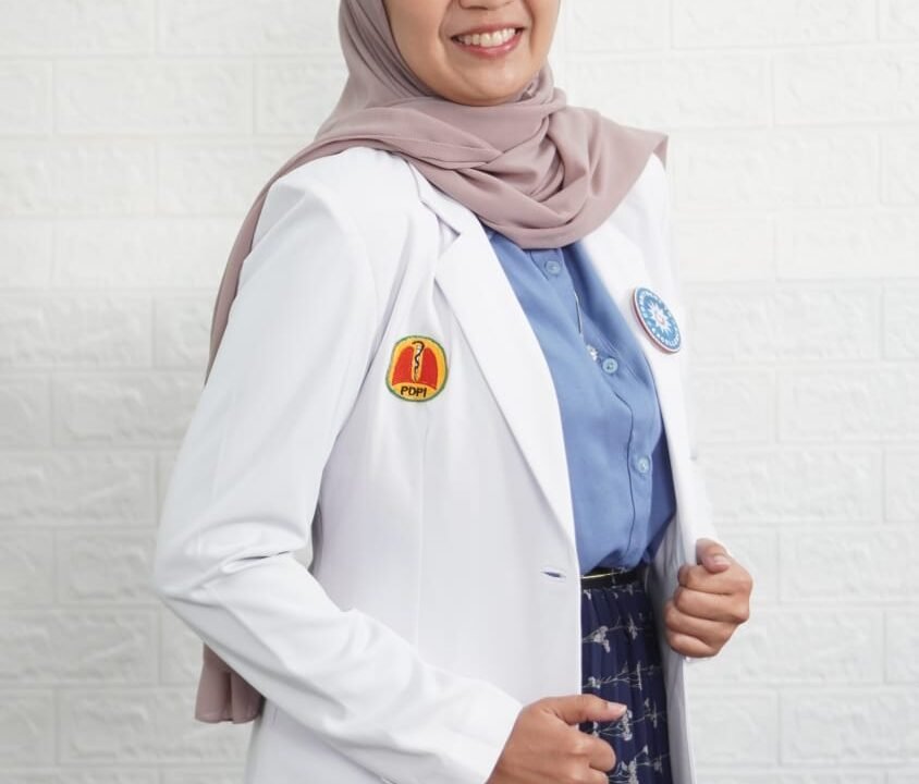 Pakar Paru UMM: dr. Zata Dini, Sp.P., Dosen Kedokteran Universitas Muhammadiyah Malang (UMM) sekaligus dokter spesialis paru di RSU UMM.