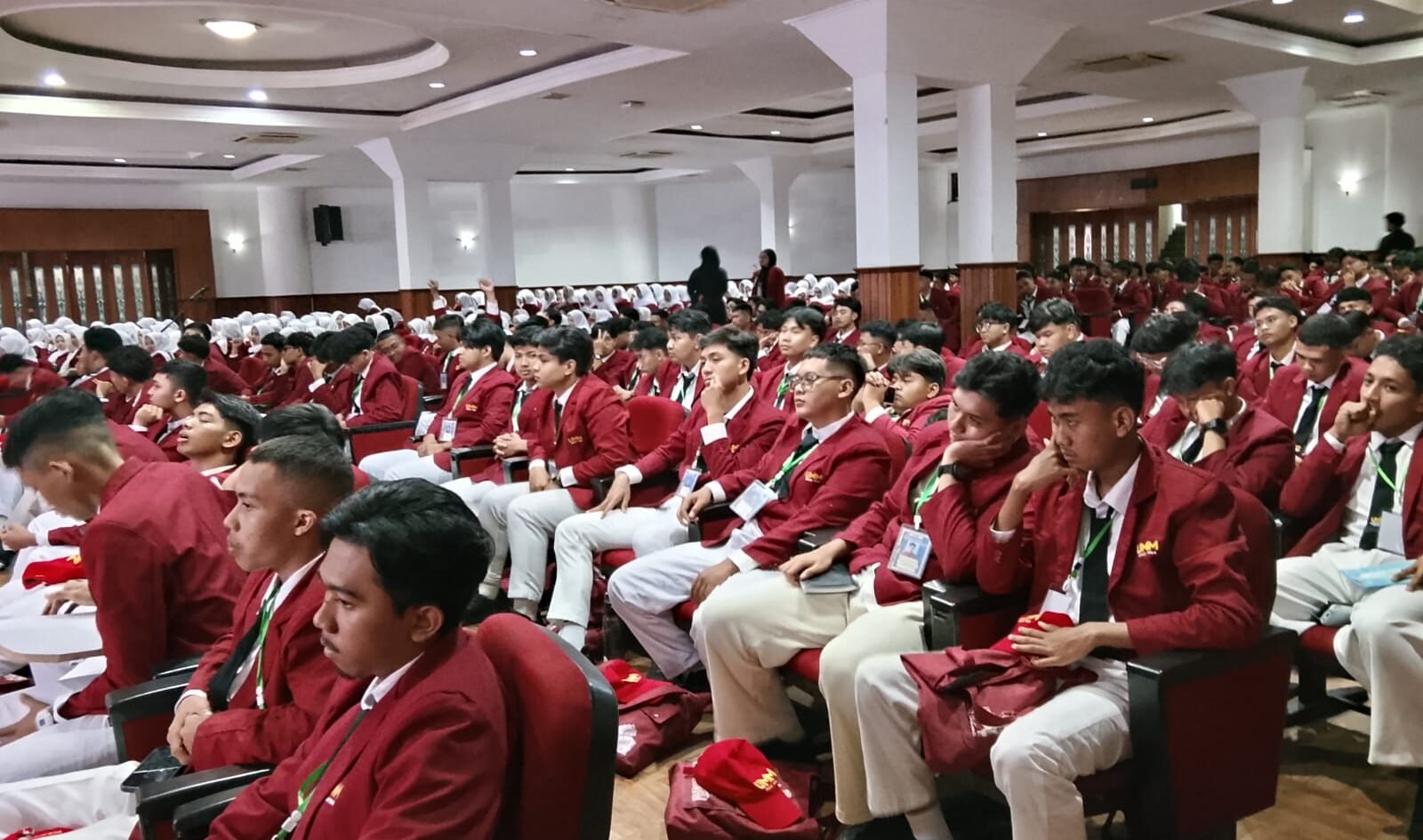 452 mahasiswa baru dari sekitar 700 mengikuti Persmaba
