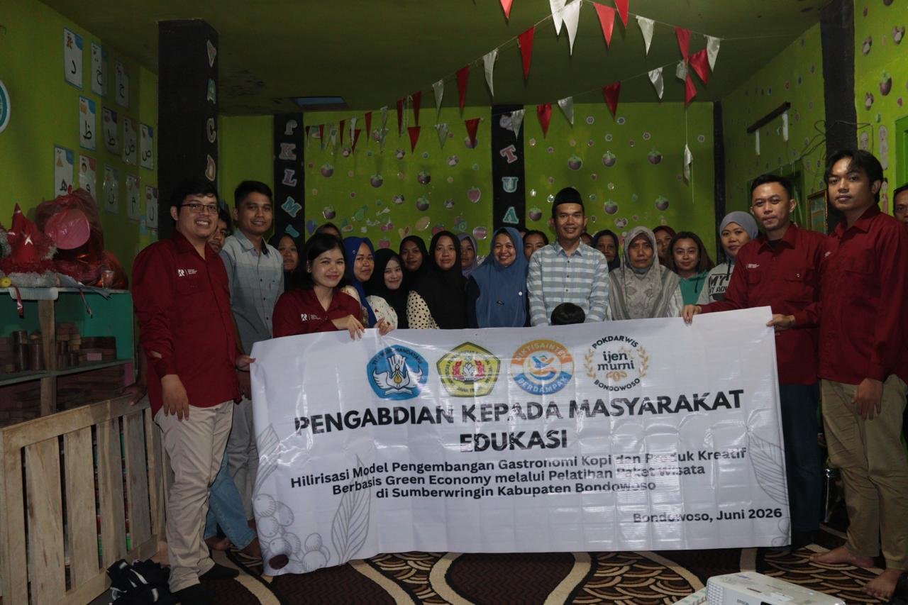 Dokumentasi Bersama Kegiatan Tingkatkan Daya Saing Desa Kluncing, Tim PKM Gelar Pelatihan Gastronomi Kopi Berbasis Green Economy
