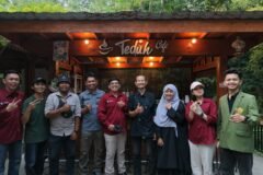 Dokumentasi Bersama Kegiatan Tingkatkan Tourism Experience, UPNVJT Hadirkan Smart Gastronomy Kopi di Teduh Glamping