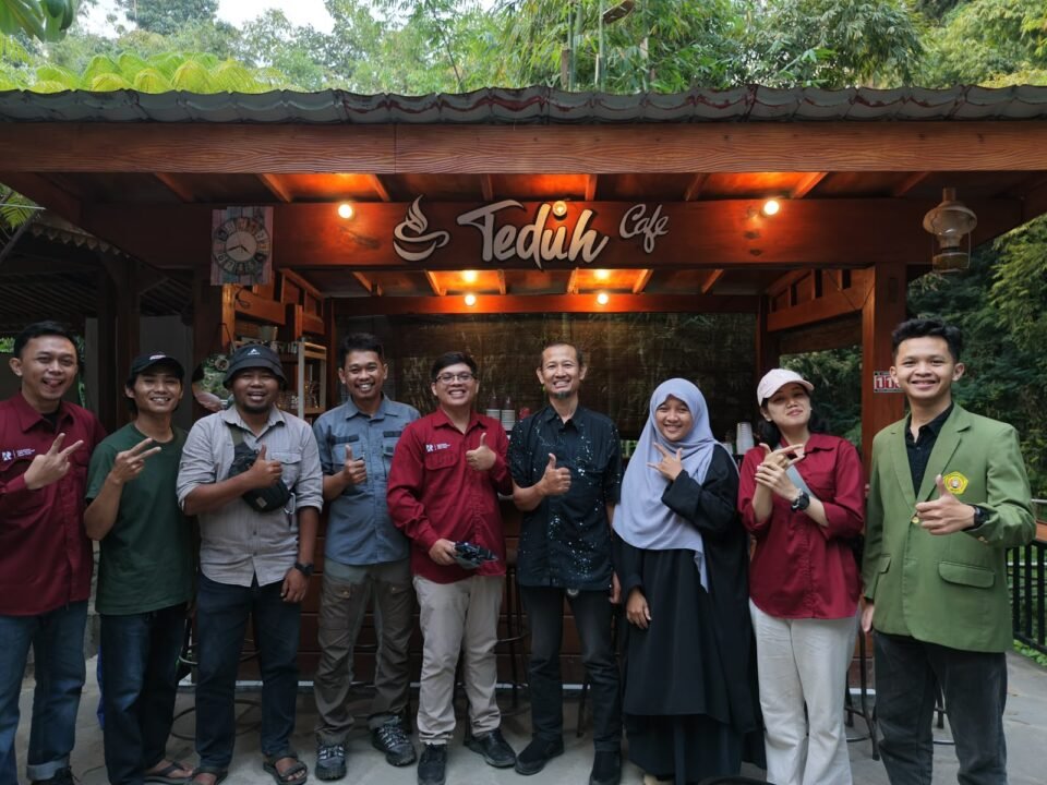 Dokumentasi Bersama Kegiatan Tingkatkan Tourism Experience, UPNVJT Hadirkan Smart Gastronomy Kopi di Teduh Glamping