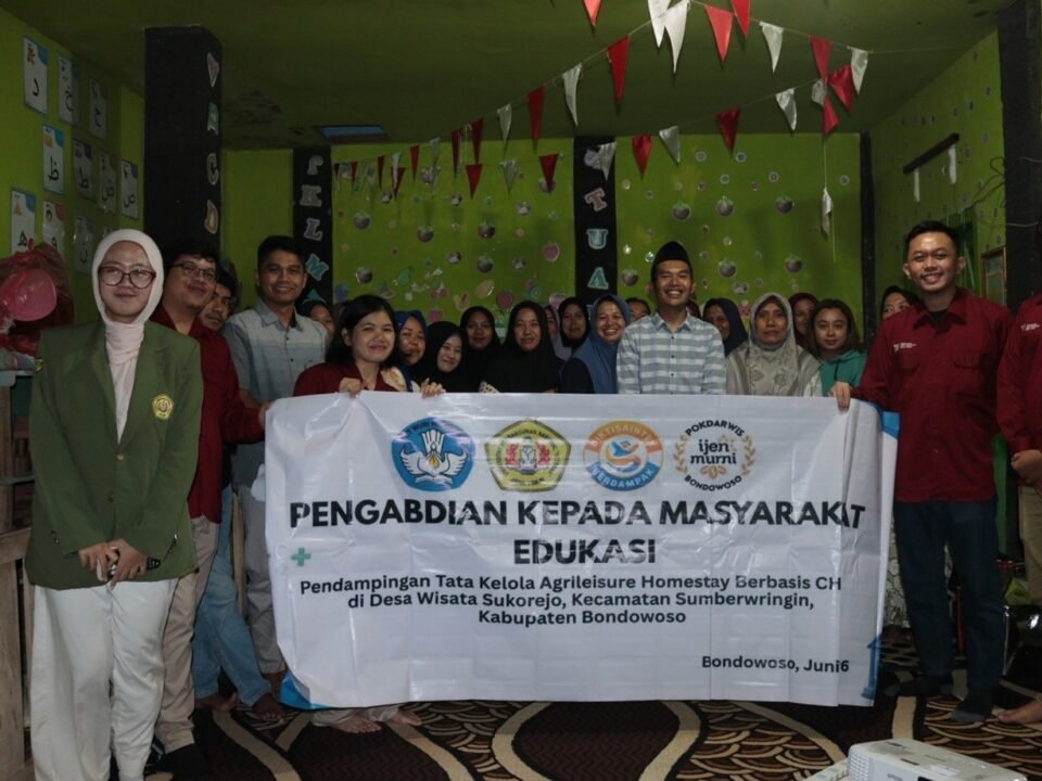 Dokumentasi Foto Bersama Kegiatan di Kampung Kopi Kluncing, Desa Wisata Sukorejo, Bondowoso