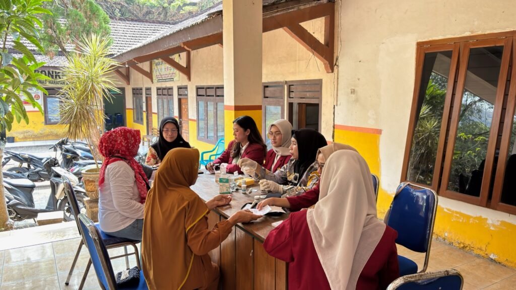 Dokumentasi Budayakan GERMAS, KKN Berdampak UMM Kelompok 192 Melaksanakan Kegiatan GCU & Senam Anti-Stroke