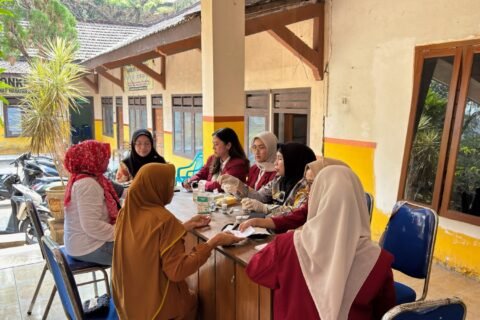 Dokumentasi Budayakan GERMAS, KKN Berdampak UMM Kelompok 192 Melaksanakan Kegiatan GCU & Senam Anti-Stroke