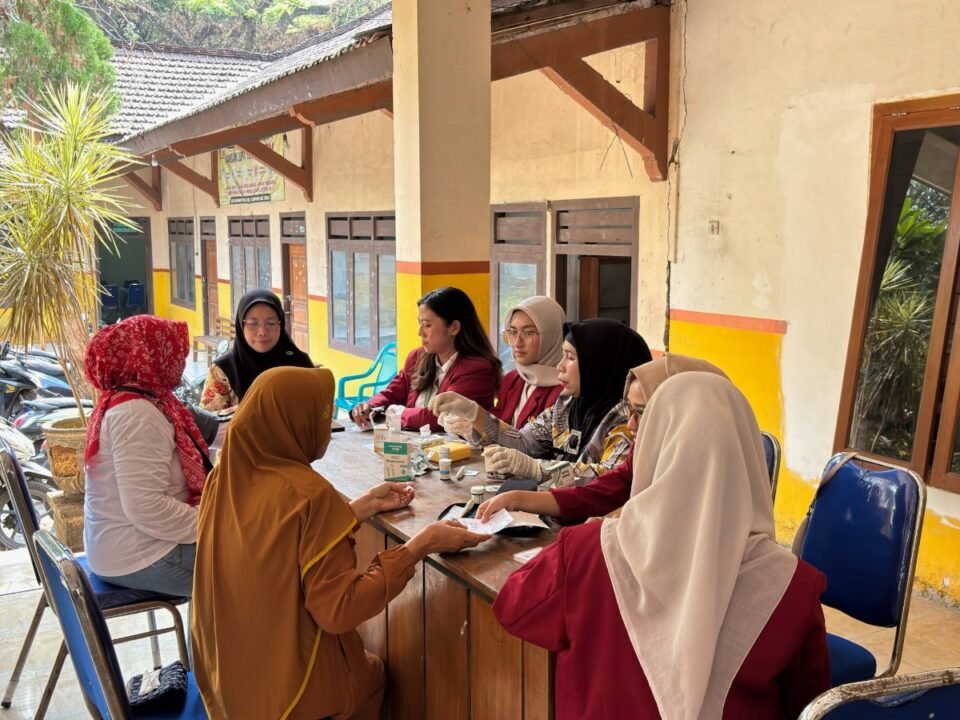 Dokumentasi Budayakan GERMAS, KKN Berdampak UMM Kelompok 192 Melaksanakan Kegiatan GCU & Senam Anti-Stroke