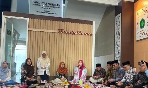 Rektor UIN Malang dan Dekan Fakultas Syariah di Khotmil Alquran, Jumat (4/9)./dok.UIN Malang