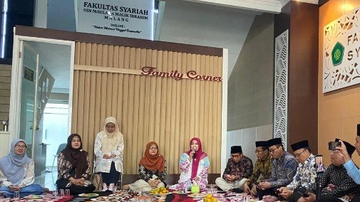 Rektor UIN Malang dan Dekan Fakultas Syariah di Khotmil Alquran, Jumat (4/9)./dok.UIN Malang