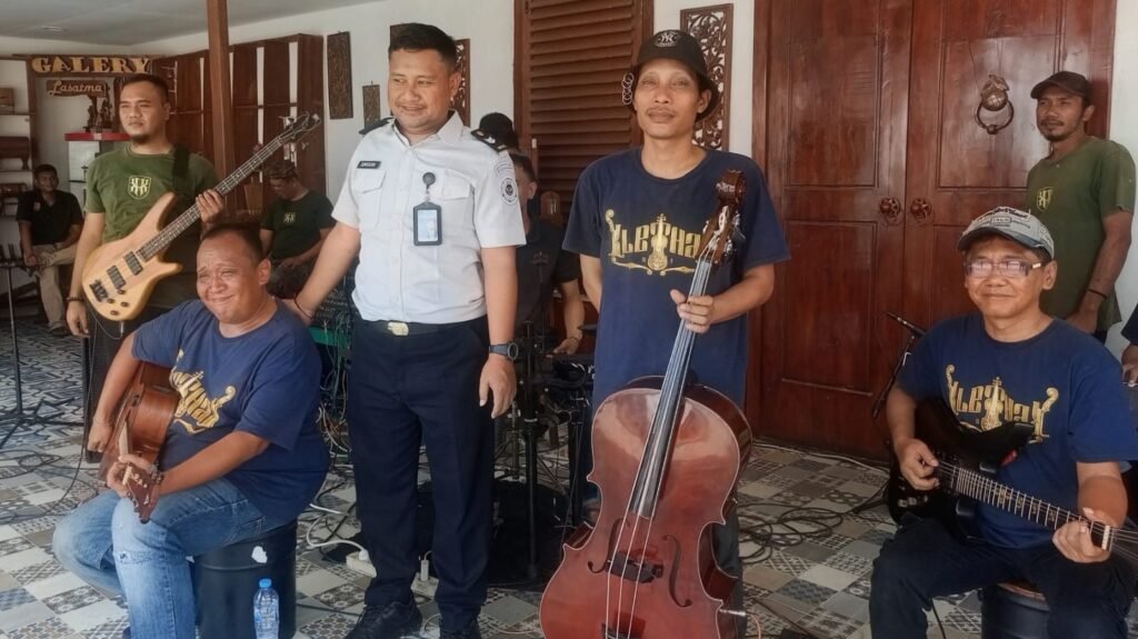 Warga binaan Lapas Kelas 1 Madiun unjuk kreativitas./dok.DNY