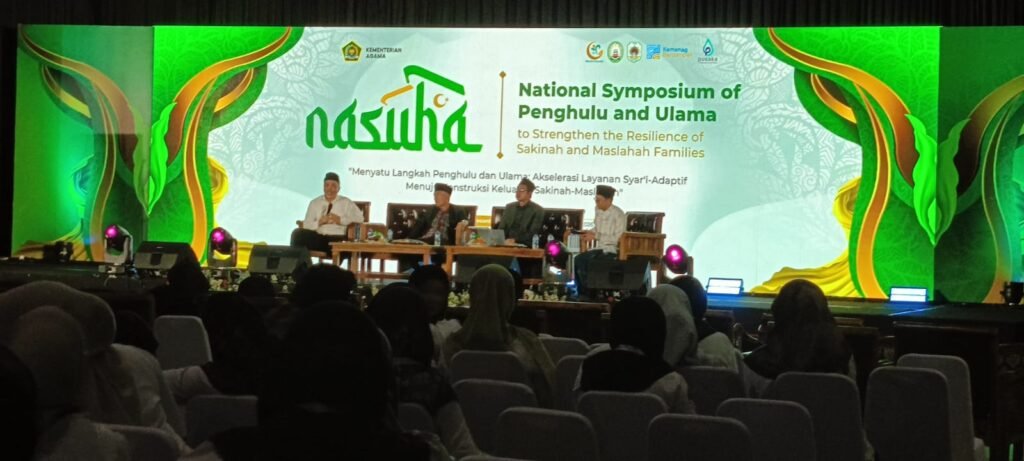 Suasana diskusi panel dalam ajang National Symposium of Penghulu and Ulama (NASUHA) yang berlangsung di Kompleks Graha Mbah Muqoyyim, Buntet Pesantren Cirebon.