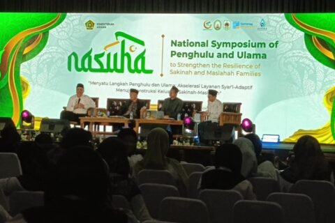 Suasana diskusi panel dalam ajang National Symposium of Penghulu and Ulama (NASUHA) yang berlangsung di Kompleks Graha Mbah Muqoyyim, Buntet Pesantren Cirebon.
