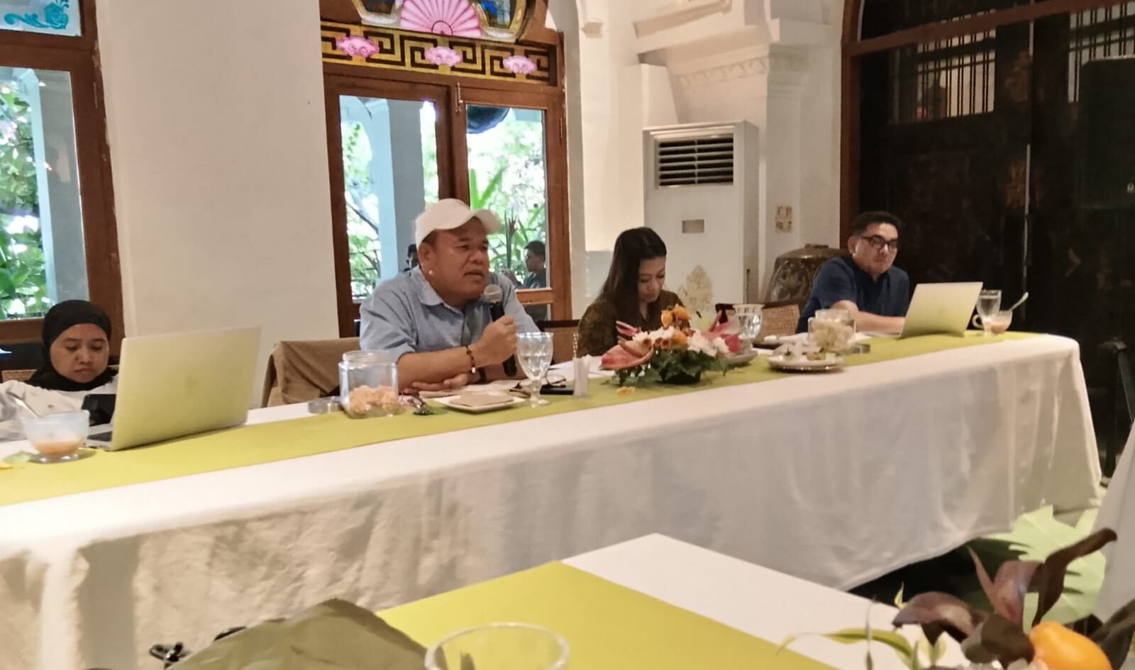 Suasana Pemaparan dan Diskusi dalam pertemuan konferensi pers OJK.
