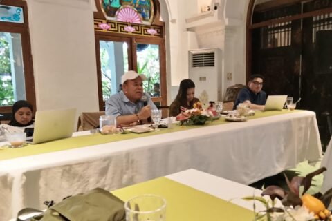 Suasana Pemaparan dan Diskusi dalam pertemuan konferensi pers OJK.