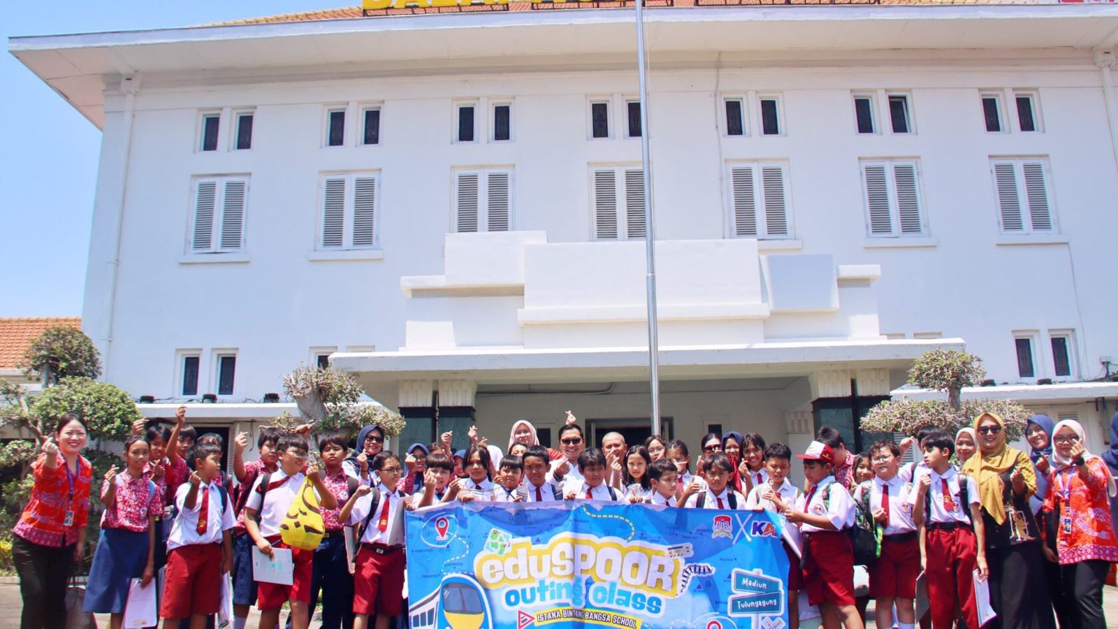KAI Daop 7 Madiun dan Pemkot menggelar Eduspoor dan memperkenalkan sejarah Kota Madiun kepada siswa Tulungagung./dok.DNY-HUM