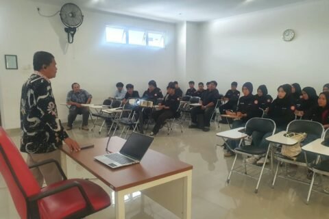 Guest Lecture Dosen Fakultas Syariah UIN Malang membahas Ilmu Hukum di hadapan mahasiswa UIN Gus Dur Pekalongan./dok.UIN Malang