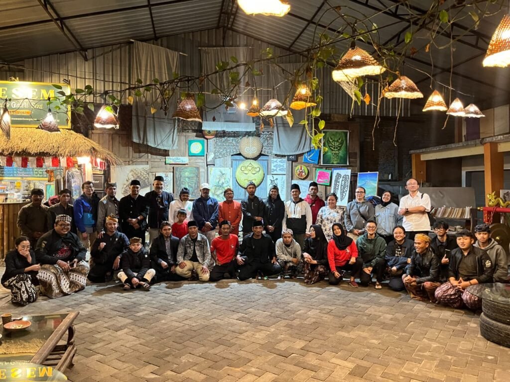 Ratusan pendekar pencak silat berkumpul dalam momen Mocopat Padang Bulan Tumpang Malang, Senin (28/9)./dok.ROF