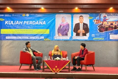 Dr Erik Sabti Rahmawati membahas Family Dispute Resolution di kuliah perdana HKI UMM, Selasa (29/9)./dok.UIN Malang