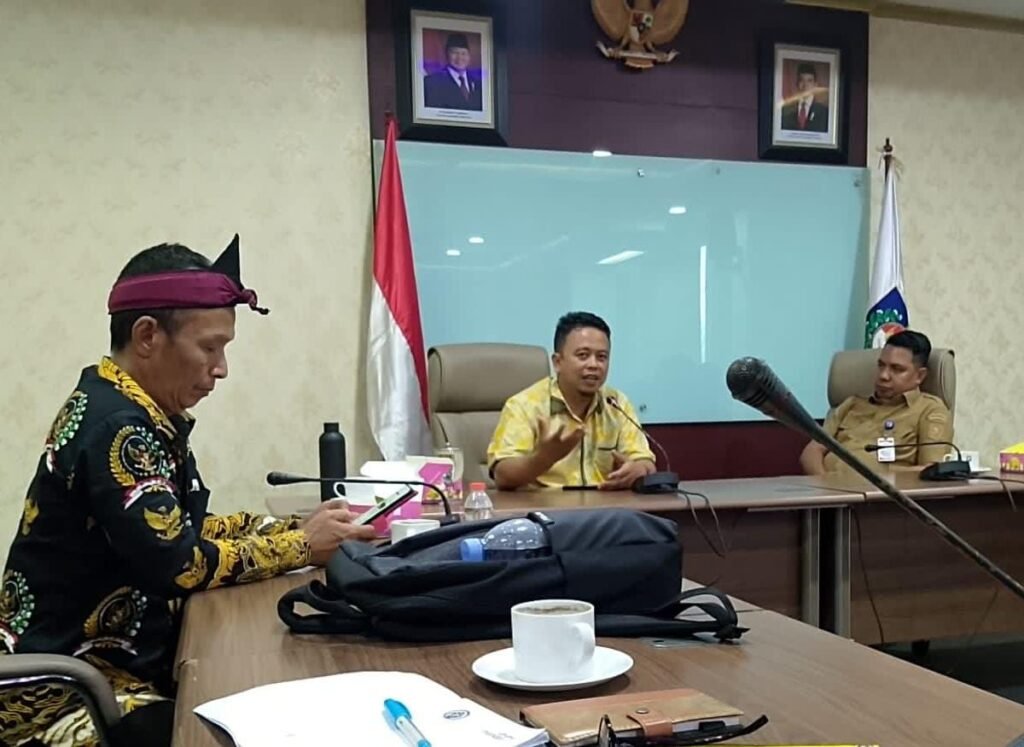 Ketua Umum PP PABPDSI H. Fery Radiansyah, S.T., M.M. didampingi jajaran pengurus memimpin pertemuan penyusunan usulan revisi Permendagri 110/2016 demi penguatan kapasitas dan kesejahteraan BPD se-Indonesia.