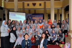 Mahasiswa MMD UB bersama ibu-ibu Fungsionaris dan Pokja PKK Desa Ngadireso usai kegiatan pelatihan di Balai Desa Ngadireso.