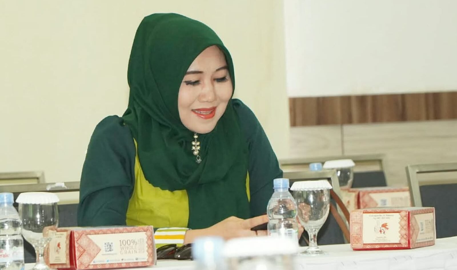 Anggota DPD RI asal Jawa Timur Dr. Hj. Lia Istifhama, M.E.I. saat mengikuti kunker Komite I DPD RI di Kantor Gubernur Sulawesi Selatan, Makassar. (Foto: Dok. Tim Media DPD RI)