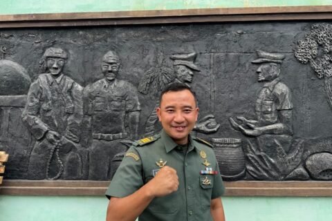 Arif Setyo Budi (40), anggota TNI-AD di Malang, tersenyum optimis menceritakan ketenangannya dalam bertugas berkat jaminan perlindungan kesehatan dari Program JKN.