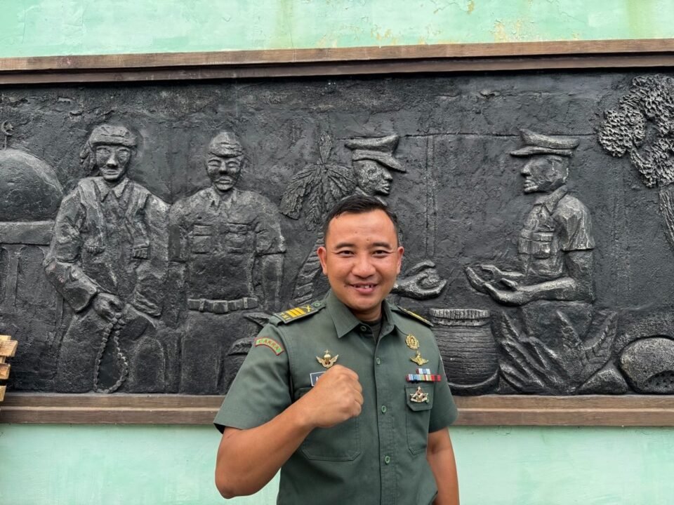 Arif Setyo Budi (40), anggota TNI-AD di Malang, tersenyum optimis menceritakan ketenangannya dalam bertugas berkat jaminan perlindungan kesehatan dari Program JKN.