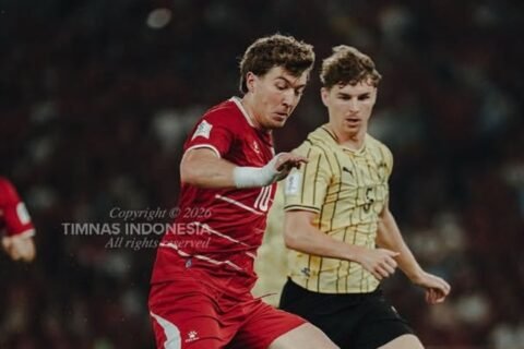 Thom Haye kartu merah dalam laga Timnas Indonesia vs Malaysia, Senin (28/9) malam di Stadion Gelora Bung Karno, Jakarta./Instagram @timnasindonesia