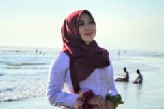 Anggota DPD RI asal Jawa Timur, Dr. Lia Istifhama (Ning Lia), memaknai perhelatan Muktamar ke-35 NU sebagai momentum kebangkitan ekonomi kerakyatan yang inklusif bagi warga sekitar.