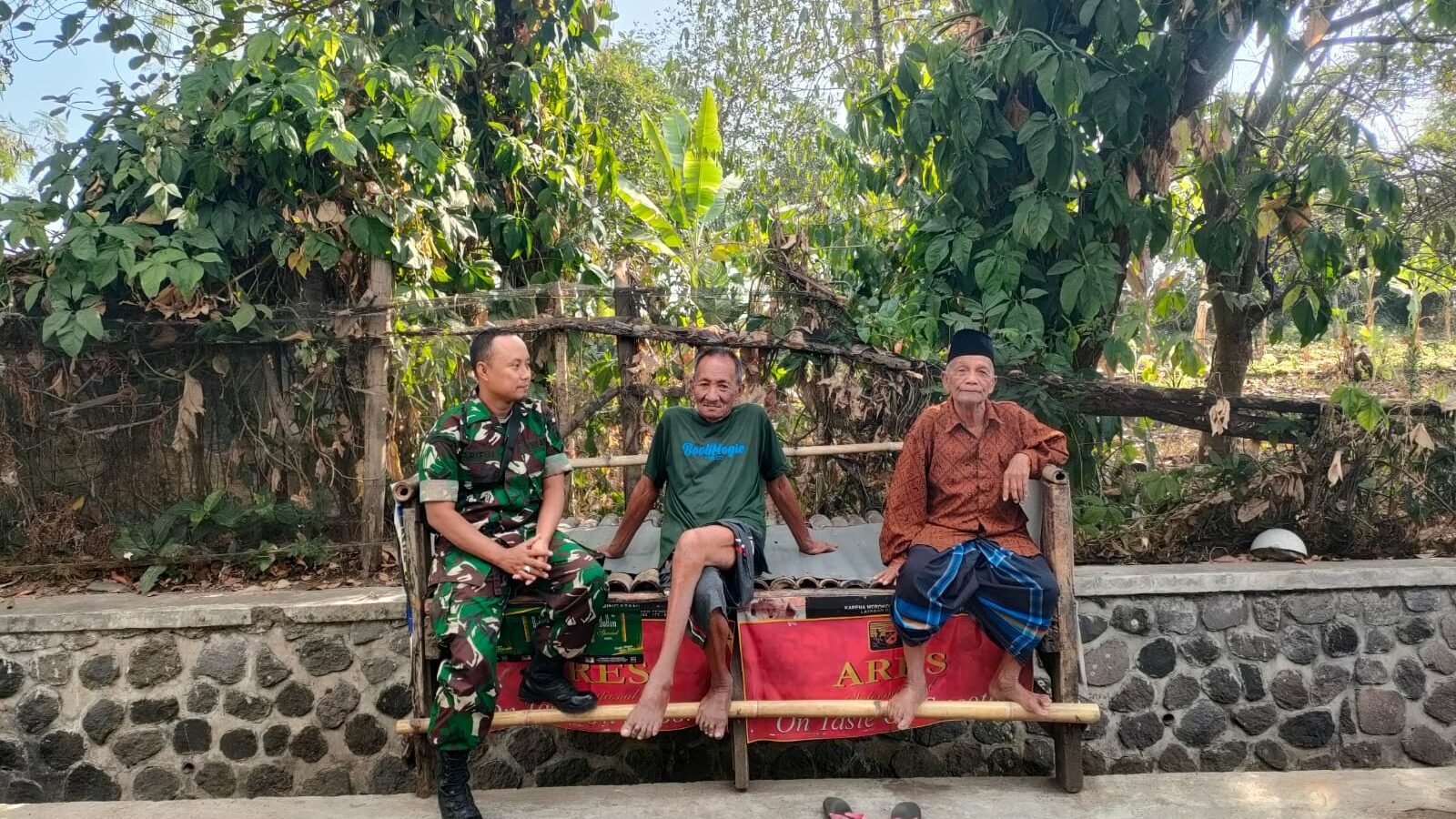 Duduk Bareng Tanpa Sekat, Babinsa Balearjosari Serda Arifin Dengarkan Cerita Warga Binaan