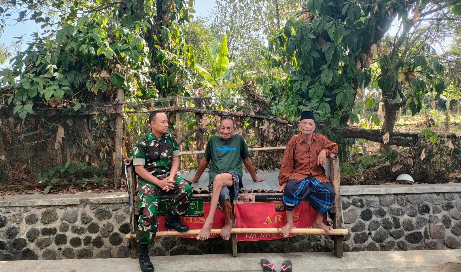 Duduk Bareng Tanpa Sekat, Babinsa Balearjosari Serda Arifin Dengarkan Cerita Warga Binaan
