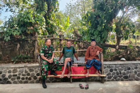 Duduk Bareng Tanpa Sekat, Babinsa Balearjosari Serda Arifin Dengarkan Cerita Warga Binaan