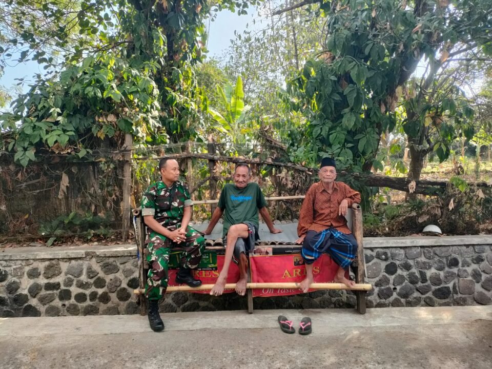 Duduk Bareng Tanpa Sekat, Babinsa Balearjosari Serda Arifin Dengarkan Cerita Warga Binaan