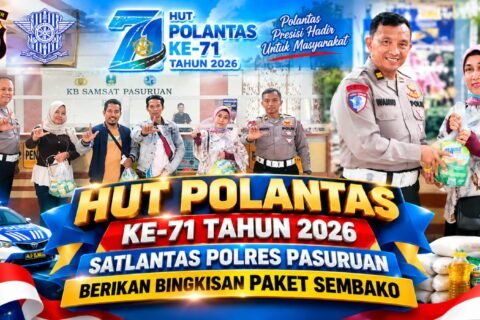 Kaur Regident Satlantas Polres Pasuruan, IPTU Wahyu, beserta jajaran berfoto bersama usai menyerahkan bingkisan paket sembako kepada masyarakat wajib pajak di Kantor Bersama Samsat Bangil, Kabupaten Pasuruan, Kamis (17/09/2026).