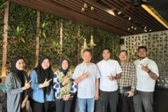 Sinergi nyata atasi darurat sertifikasi. Potret kebersamaan perwakilan LPKAN Indonesia, PT Forjasi Lentera Indonesia, beserta pemangku kepentingan terkait usai meresmikan kolaborasi strategis untuk mencetak SDM hukum profesional bersertifikat BNSP di Surabaya.