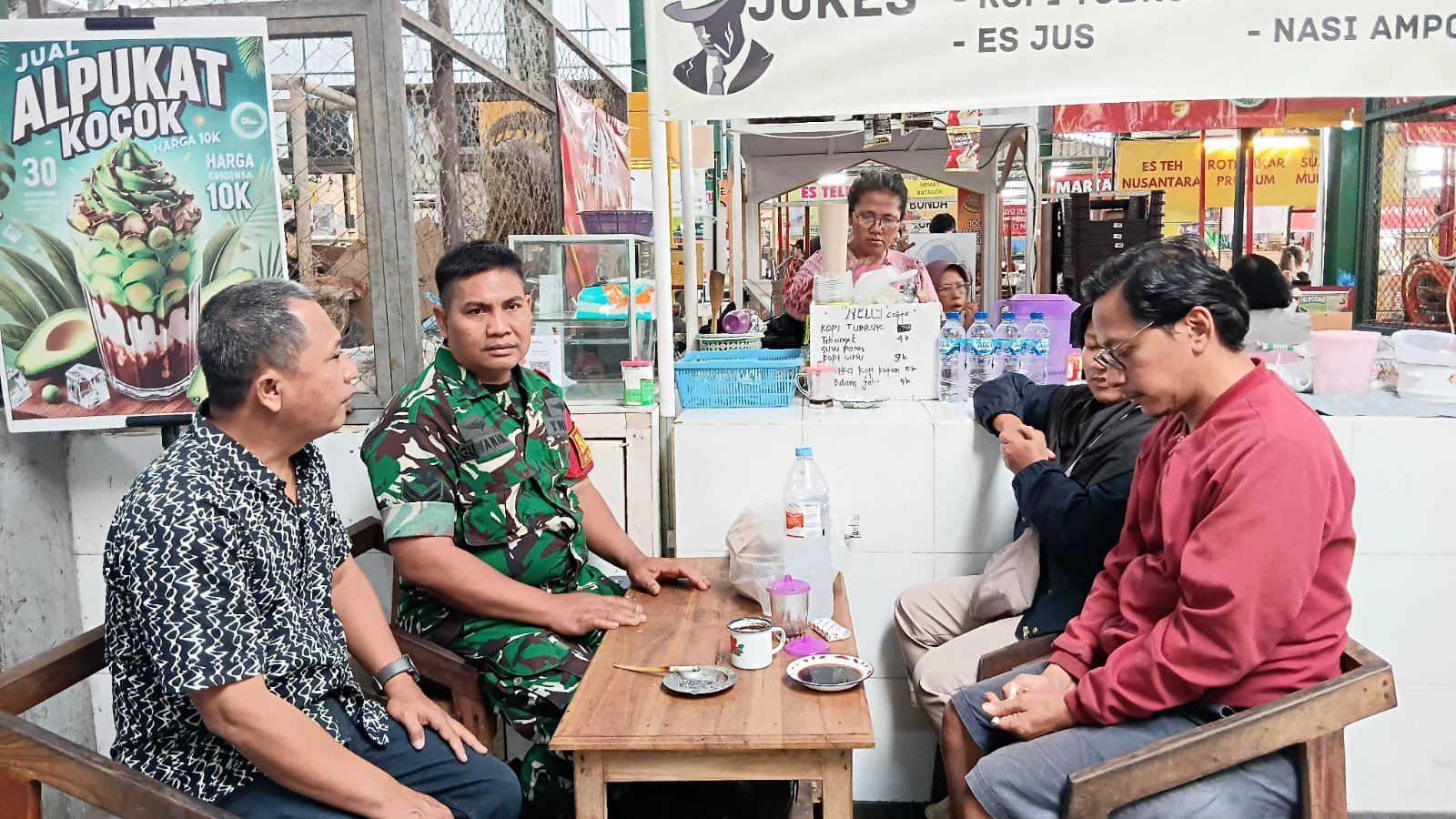 Babinsa Klojen kota Malang Sertu Gunawan Dekat Dengan Masyarakat