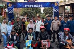 Muhammad Zaini (kaos putih) bersama para pemenang