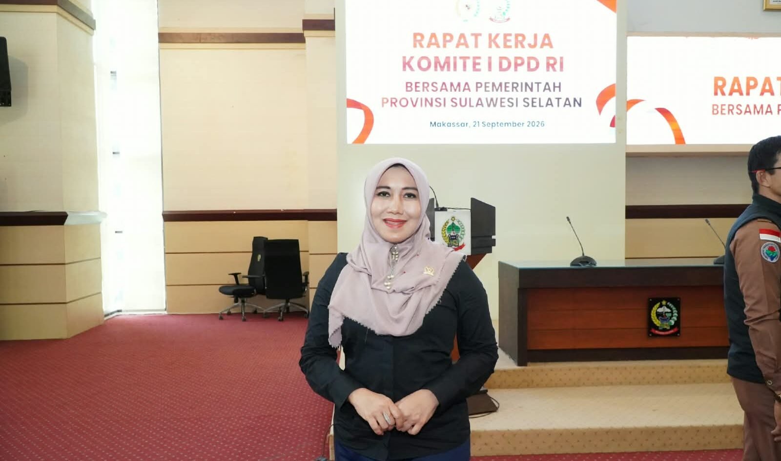 Anggota DPD RI asal Jawa Timur Dr. Hj. Lia Istifhama, M.E.I. berfoto usai mengikuti Rapat Kerja Komite I DPD RI bersama Pemerintah Provinsi Sulawesi Selatan di Makassar. (Foto: Dok. Tim Media DPD RI)