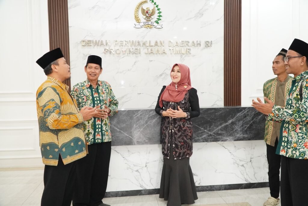Pengurus FKPQ Jatim mengeluh pada DPD RI Lia Istifhama di kantor DPD RI Jatim