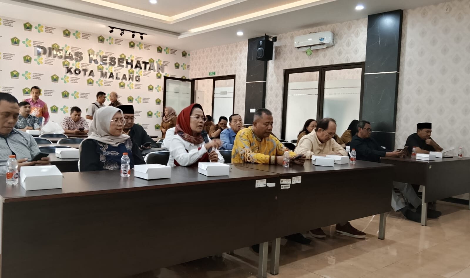 Kunjungan kerja Komisi E DPRD Provinsi Jawa Timur di kantor Dinas Kesehatan Kota Malang dalam rangka mendorong penguatan industri obat bahan alam, jamu tradisional, dan pemanfaatan fitofarmaka pada fasilitas pelayanan kesehatan masyarakat, Selasa (8/9).