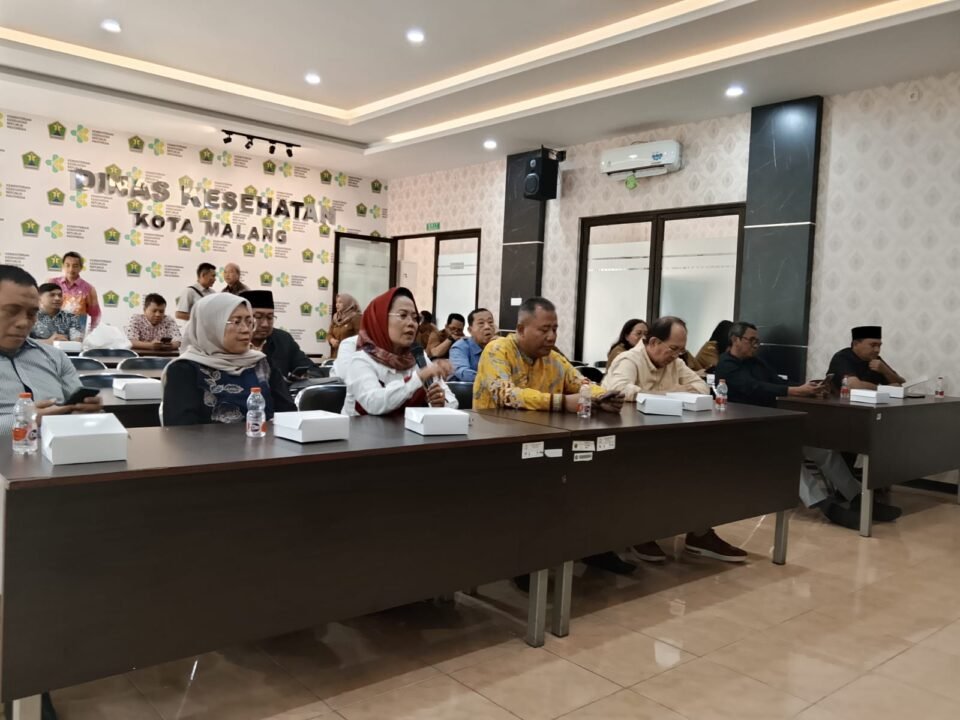Kunjungan kerja Komisi E DPRD Provinsi Jawa Timur di kantor Dinas Kesehatan Kota Malang dalam rangka mendorong penguatan industri obat bahan alam, jamu tradisional, dan pemanfaatan fitofarmaka pada fasilitas pelayanan kesehatan masyarakat, Selasa (8/9).