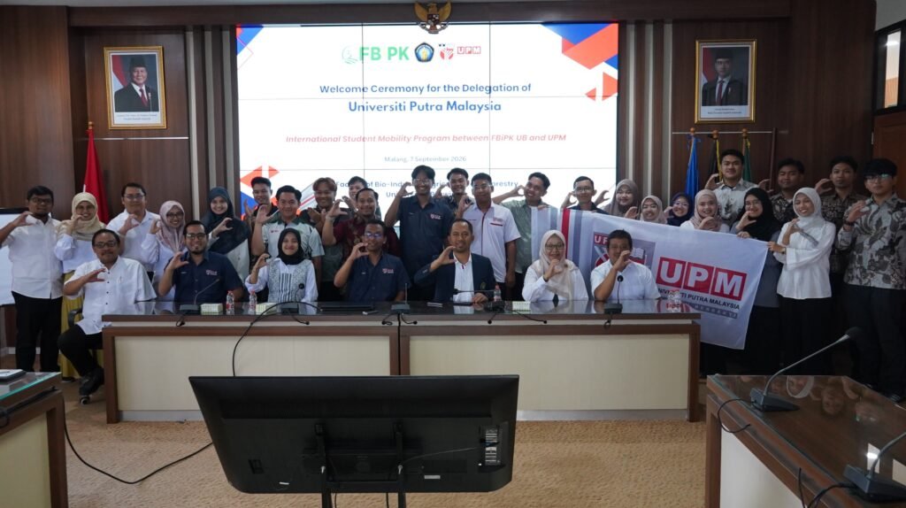 FBiPK Universitas Brawijaya dan Universiti Putra Malaysia Perkuat Kolaborasi melalui International Inbound Student Mobility Program. Simak kehangatan upacara penyambutan dan foto bersama kedua institusi di Balai Senat FBiPK UB, Malang, 7 September 2026.