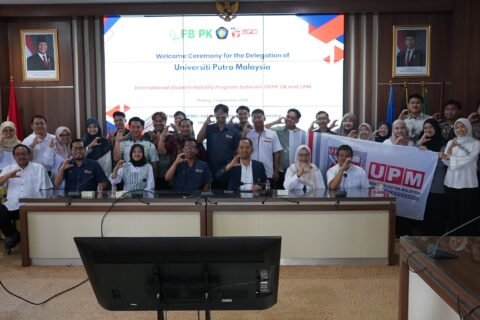 FBiPK Universitas Brawijaya dan Universiti Putra Malaysia Perkuat Kolaborasi melalui International Inbound Student Mobility Program. Simak kehangatan upacara penyambutan dan foto bersama kedua institusi di Balai Senat FBiPK UB, Malang, 7 September 2026.